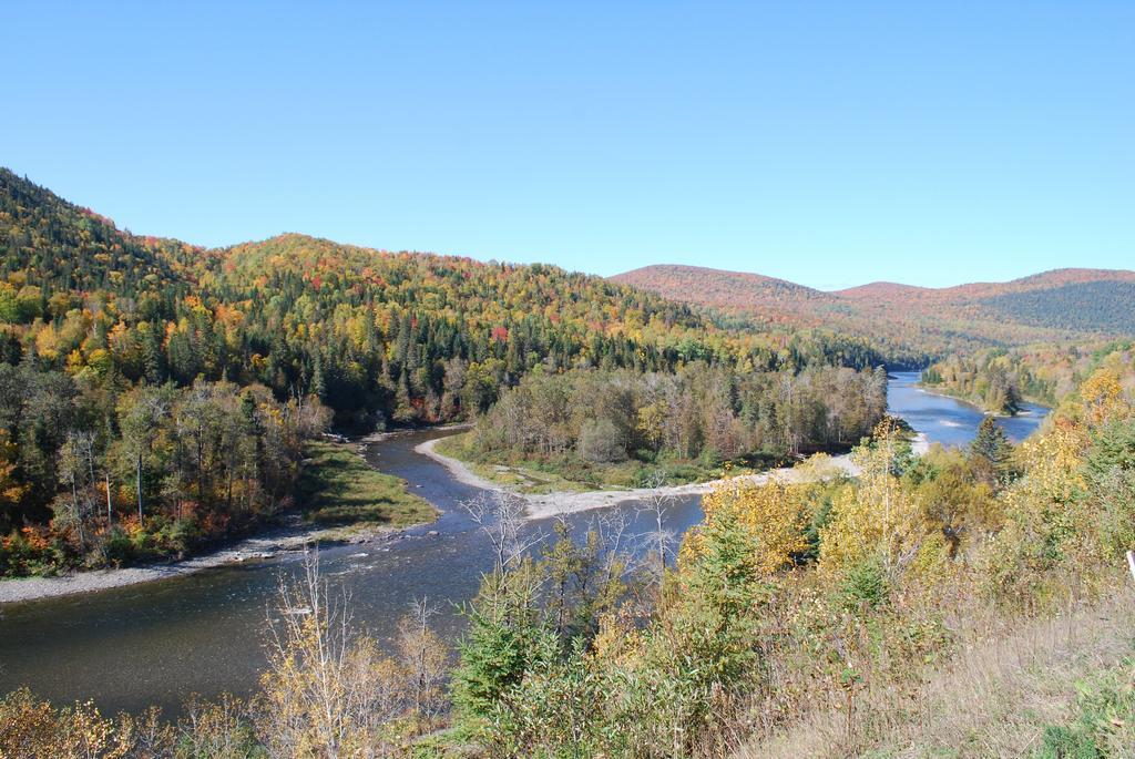 Auberge De La Riviere Matapedia - Matapedia River Lodge Routhierville المظهر الخارجي الصورة