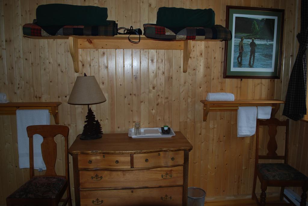 Auberge De La Riviere Matapedia - Matapedia River Lodge Routhierville الغرفة الصورة