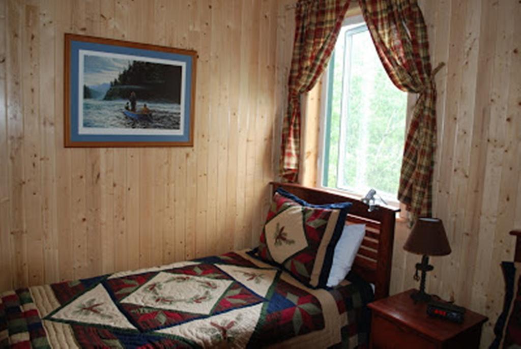 Auberge De La Riviere Matapedia - Matapedia River Lodge Routhierville الغرفة الصورة