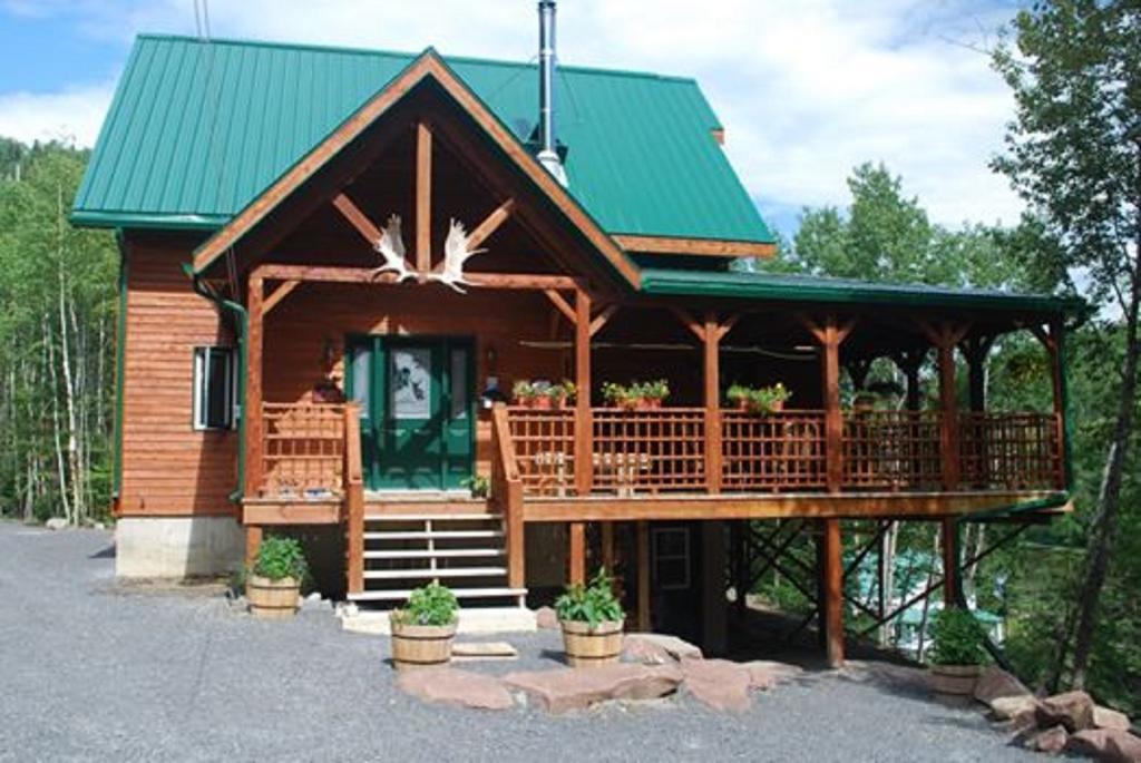 Auberge De La Riviere Matapedia - Matapedia River Lodge Routhierville المظهر الخارجي الصورة