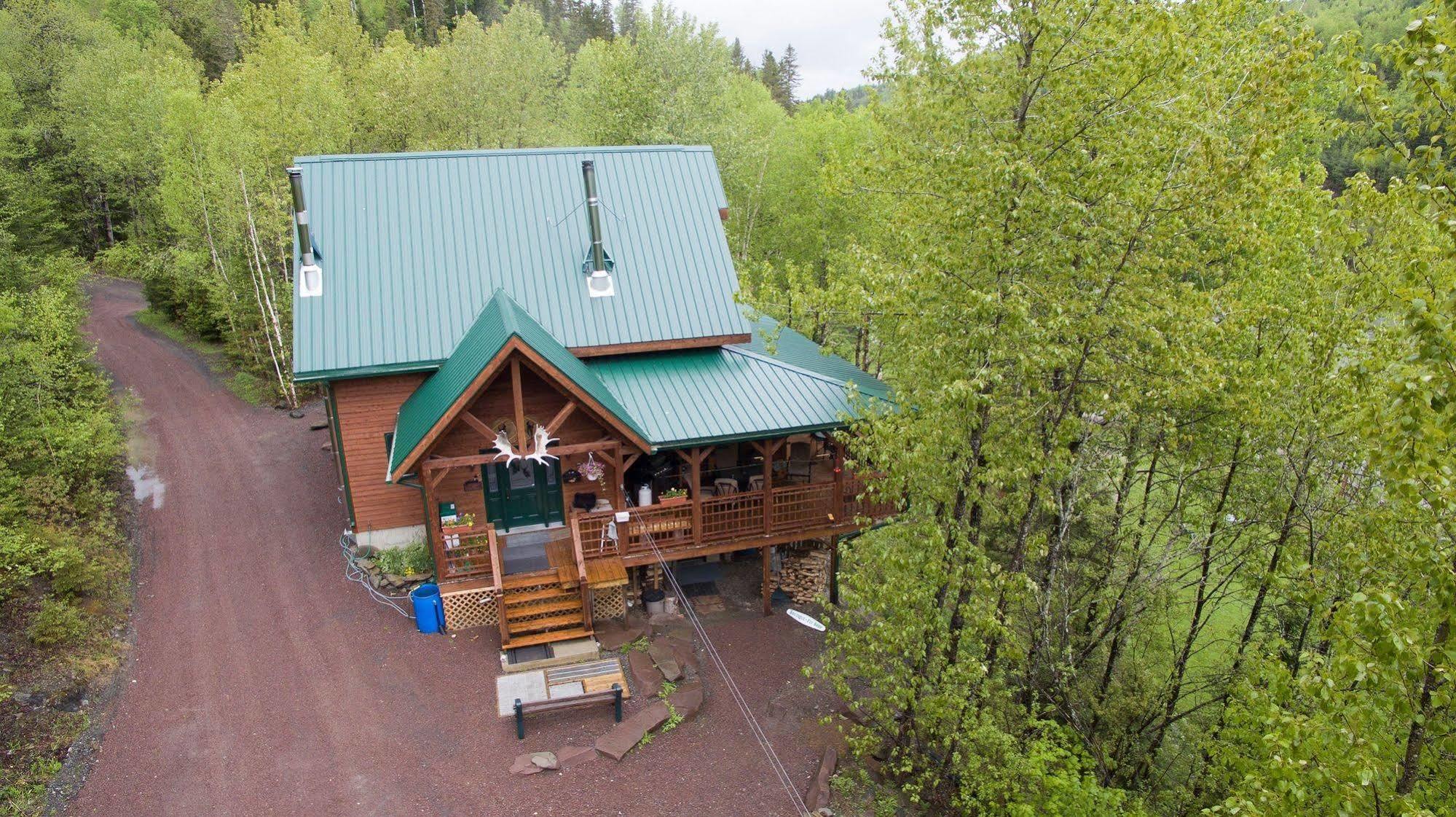 Auberge De La Riviere Matapedia - Matapedia River Lodge Routhierville المظهر الخارجي الصورة