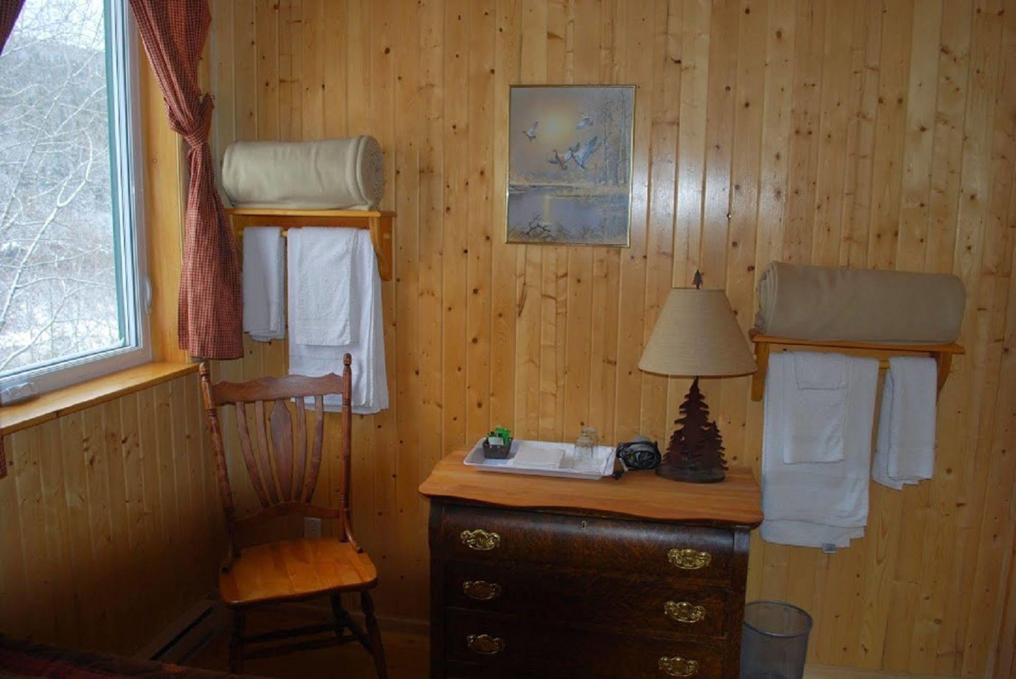 Auberge De La Riviere Matapedia - Matapedia River Lodge Routhierville المظهر الخارجي الصورة